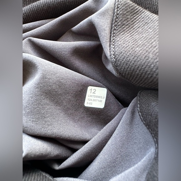 Lululemon Utilitech Relaxed-Fit High-Rise Short 3.5” inseam in Black, Size 12 - Picture 10 of 10